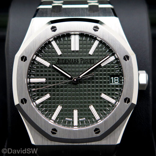 Audemars Piguet 15510ST Royal Oak with Green Dial - Image 3