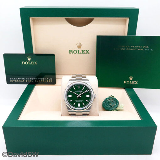 Rolex 124300 Oyster Perpetual 41 with Green Dial - Image 2