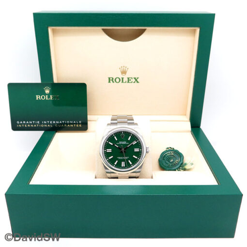Rolex 124300 Oyster Perpetual 41 with Green Dial - Image 2