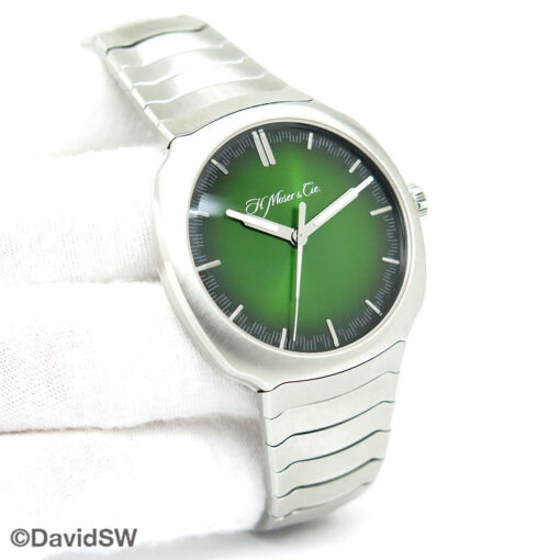 H. Moser & Cie 6200-1200 Streamliner Centre Seconds