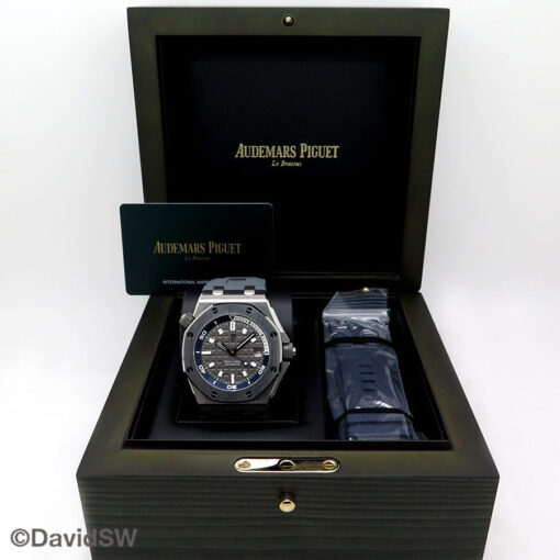 Alternative view of Audemars Piguet 15720ST Royal Oak Offshore Diver with Grey Dial