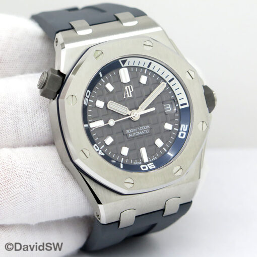 Audemars Piguet 15720ST Royal Oak Offshore Diver with Grey Dial