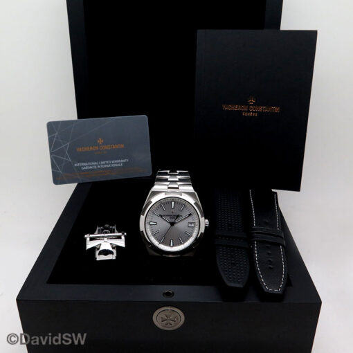 Alternative view of Vacheron Constantin 4500V Overseas Automatic with Silver Dial
