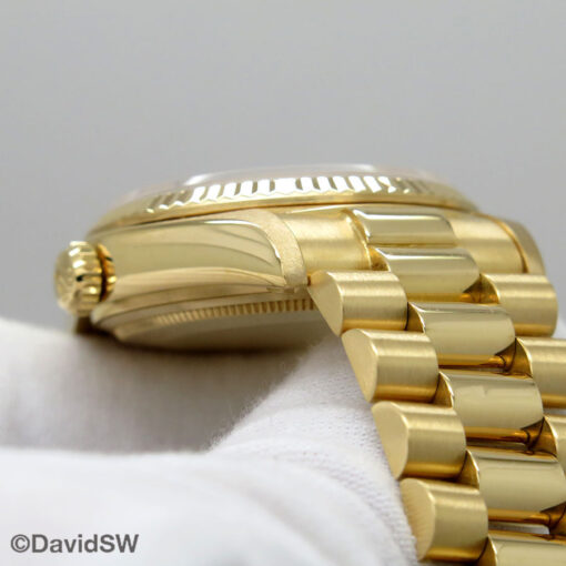 Rolex 18038 Day Date 18K Yellow Gold with Champagne Stick Dial - Image 7