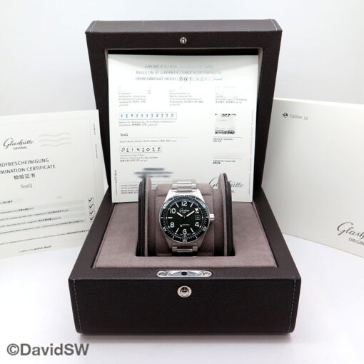 Alternative view of Glashutte SeaQ Original Automatic with Green Dial on Bracelet
