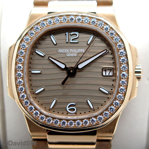 Patek Philippe 7010R Nautilus Ladies 18K Rose Gold - Image 3