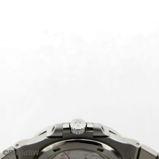 Patek Philippe 5711/1A Nautilus with Blue Dial and New Movement - Image 4