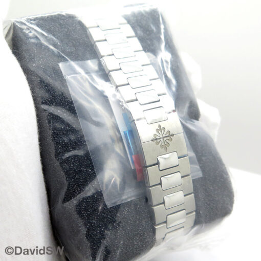 Patek Philippe 5990/1A Nautilus Travel Time Chronograph - Image 6