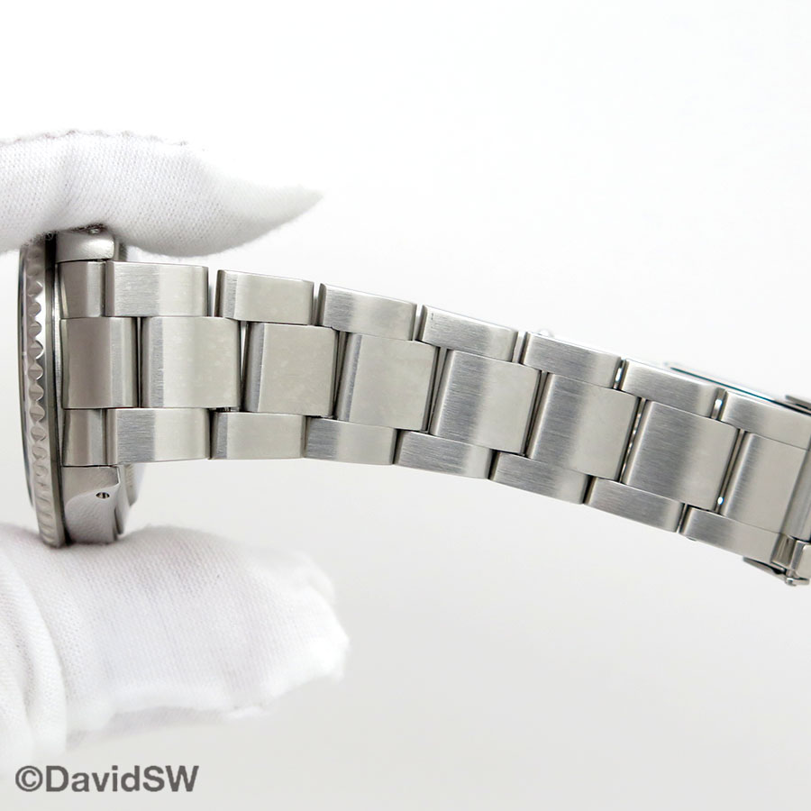 Rolex 16710 GMT Master II with Red/Black Bezel - Image 13