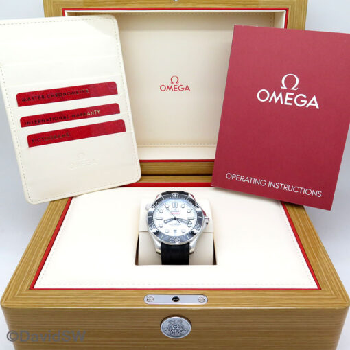 Omega Seamaster Diver 300m with White Dial on Rubber Strap - Image 2