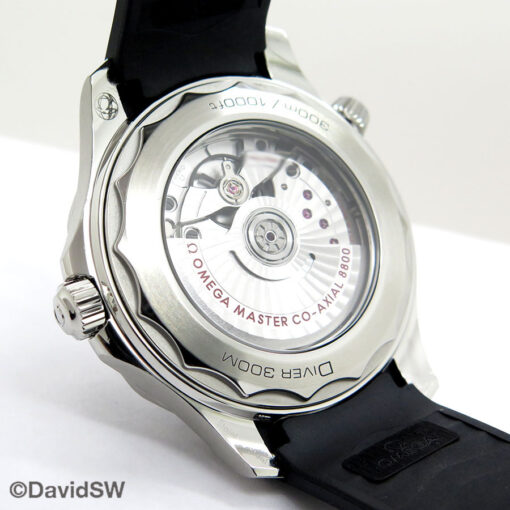 Omega Seamaster Diver 300m with White Dial on Rubber Strap - Image 4
