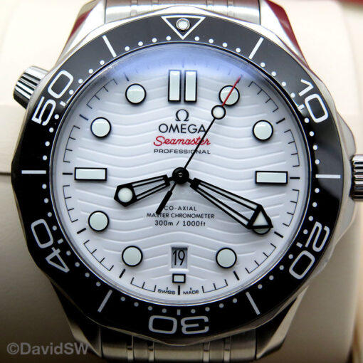 Omega Seamaster Diver 300m with White Dial on Bracelet - Image 3