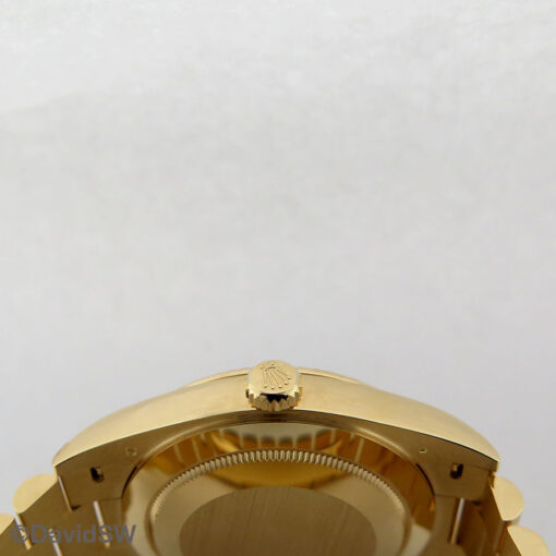 Rolex 228238 Day Date 40 18K Yellow Gold with Ombre Green Roman Dial (New Model) - Image 4
