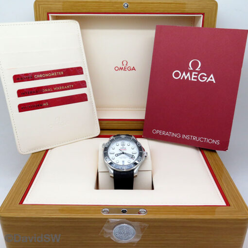 Omega Seamaster Diver 300m with White Dial on Rubber Strap - Image 2