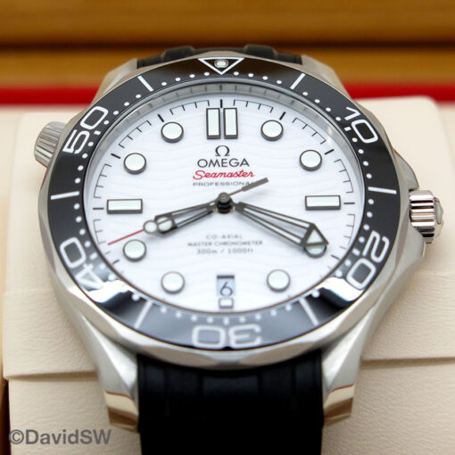Omega Seamaster Diver 300m with White Dial on Rubber Strap - Image 3