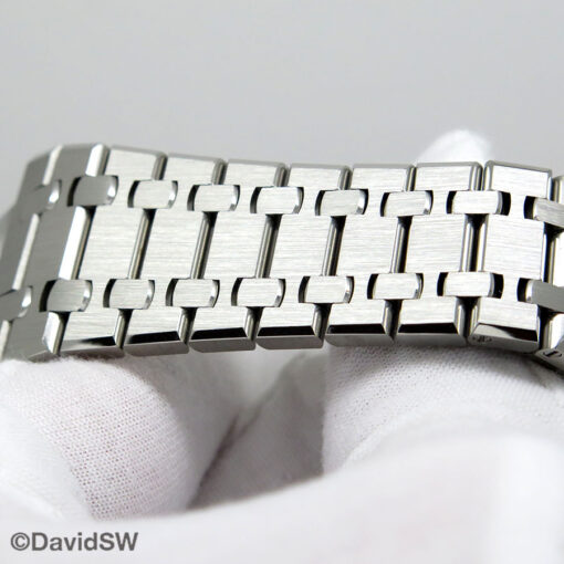 Audemars Piguet 15400ST Royal Oak with Black Dial - Image 9