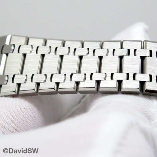 Audemars Piguet 15400ST Royal Oak with Black Dial - Image 7