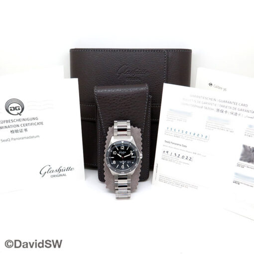 Alternative view of Glashutte SeaQ Panorama Date with Black Dial