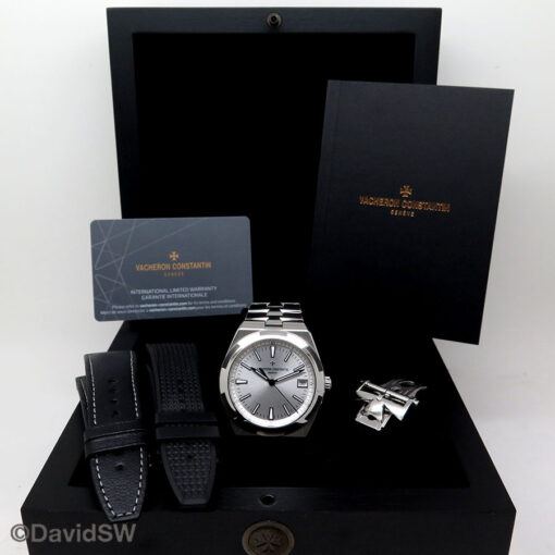 Alternative view of Vacheron Constantin 4500V Overseas Automatic with Silver Dial