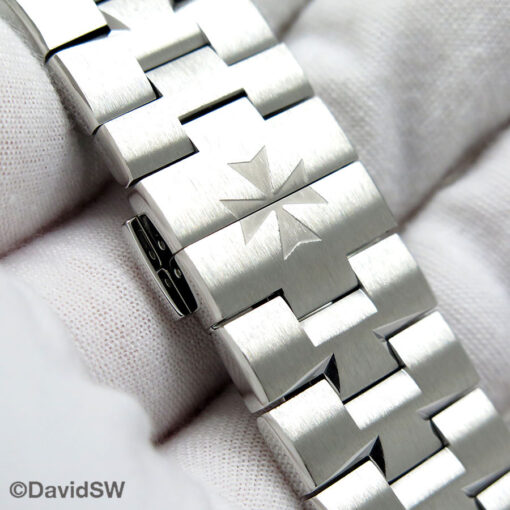 Vacheron Constantin 4500V Overseas Automatic with Silver Dial - Image 8
