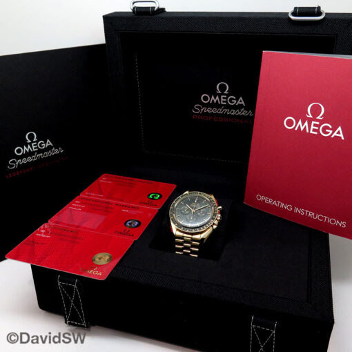 Omega Speedmaster Moonwatch Chronograph Moonshine Gold with Green Dial on Bracelet - Image 2