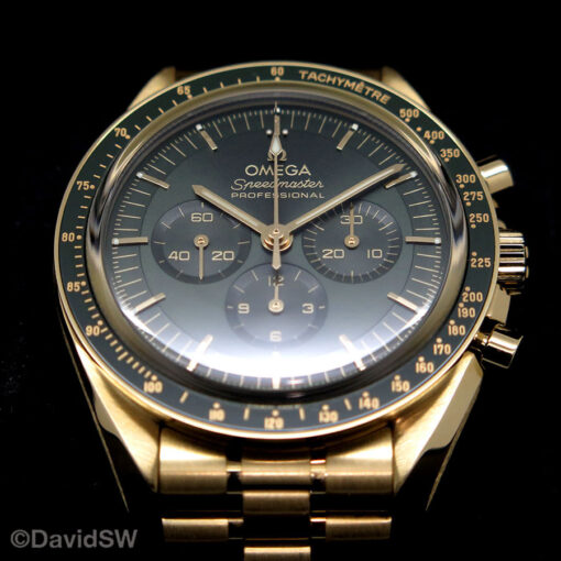 Omega Speedmaster Moonwatch Chronograph Moonshine Gold with Green Dial on Bracelet - Image 3