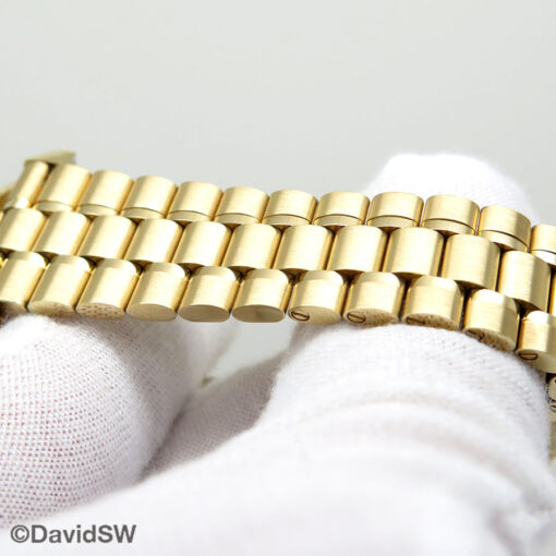 Omega Speedmaster Moonwatch Chronograph Moonshine Gold with Green Dial on Bracelet - Image 8