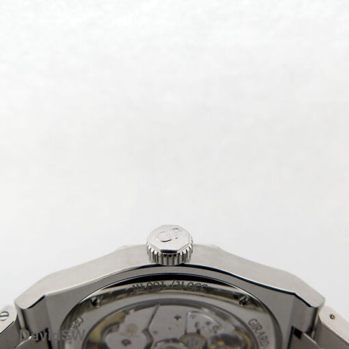 Girard Perregaux Laureato 42mm with Green Dial - Image 5