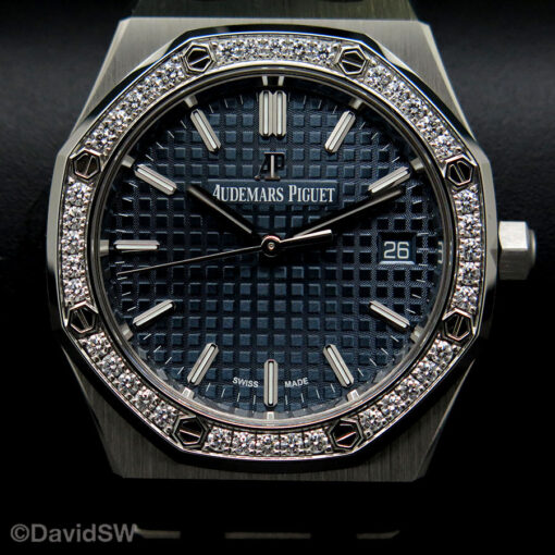 Audemars Piguet 77451ST Royal Oak 34mm Automatic with Blue Dial and Diamond Bezel - Image 3
