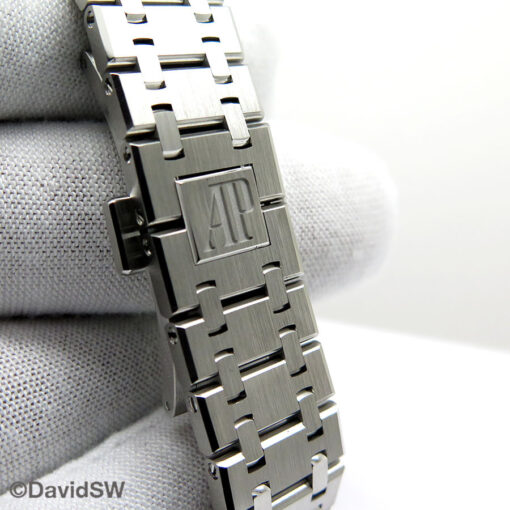 Audemars Piguet 77451ST Royal Oak 34mm Automatic with Blue Dial and Diamond Bezel - Image 7