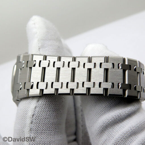 Audemars Piguet 77451ST Royal Oak 34mm Automatic with Blue Dial and Diamond Bezel - Image 6