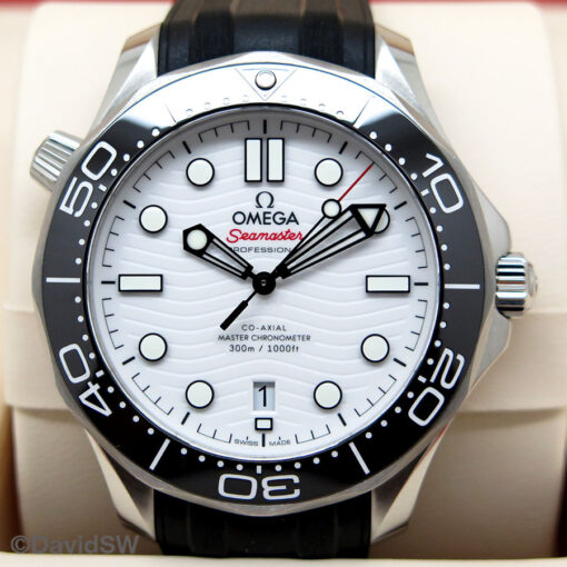 Omega Seamaster Diver 300m with White Dial on Rubber Strap - Image 3