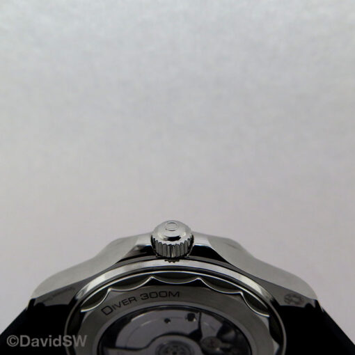 Omega Seamaster Diver 300m with White Dial on Rubber Strap - Image 5