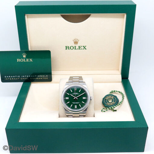 Rolex 124300 Oyster Perpetual 41 with Green Dial - Image 2