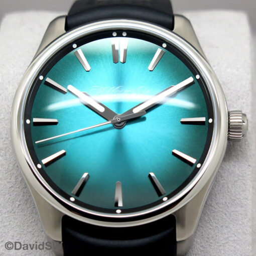 H. Moser & Cie 3200-1214 Pioneer Centre Seconds with Blue Lagoon fumé Dial - Image 3