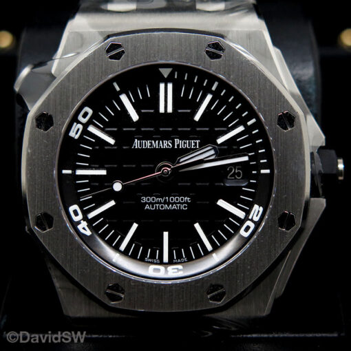 Audemars Piguet 15710ST Royal Oak Diver with Black Dial - Image 3