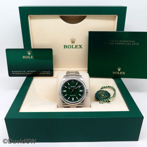 Rolex 124300 Oyster Perpetual 41 with Green Dial - Image 2