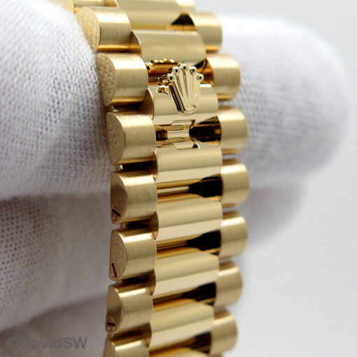 Rolex 228238 Day Date 40 18K Yellow Gold with Ombre Green Roman Dial - Image 7