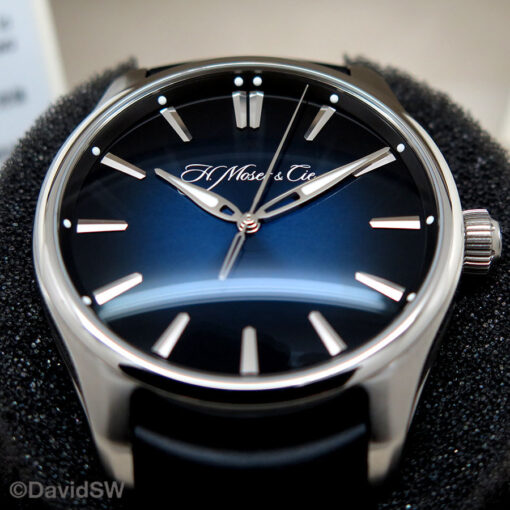 H. Moser & Cie 3200-1200 Pioneer Centre Seconds with Midnight Blue fumé Dial - Image 3