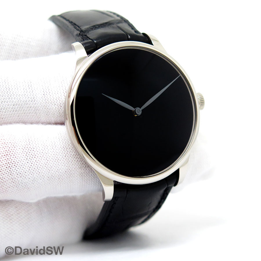 ヴィンテージ ブラックアムーア HAR ターバンブローチ H. Moser & Cie Venturer 18K White Gold Vantablack 39mm - DavidSW