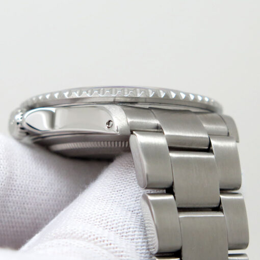 Rolex 16710 GMT Master II with Red/Black Bezel - Image 7