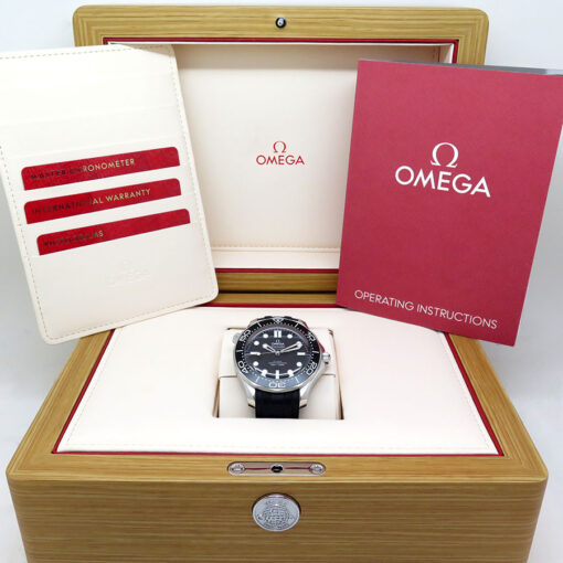 Omega Seamaster No Date Diver 300m with Black Dial on Rubber Strap (New Model) - Image 2