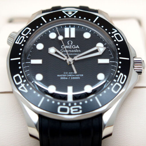 Omega Seamaster No Date Diver 300m with Black Dial on Rubber Strap (New Model) - Image 3