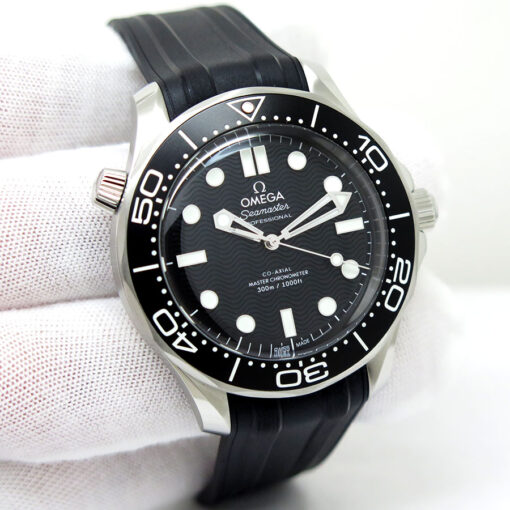 Omega Seamaster No Date Diver 300m with Black Dial on Rubber Strap (New Model)