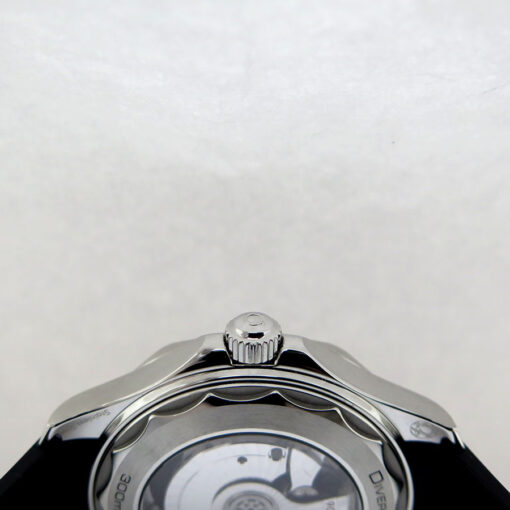 Omega Seamaster No Date Diver 300m with Black Dial on Rubber Strap (New Model) - Image 5
