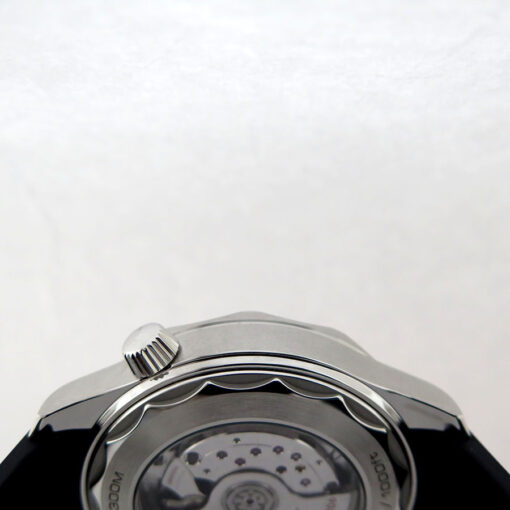 Omega Seamaster No Date Diver 300m with Black Dial on Rubber Strap (New Model) - Image 6