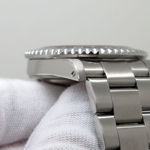 Rolex 16710 GMT Master II with Red & Black Bezel - Image 9