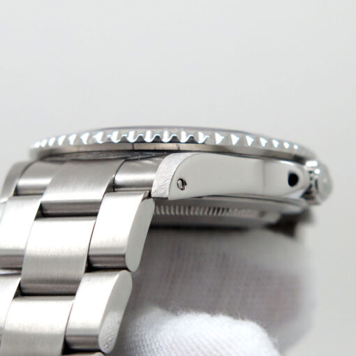 Rolex 16710 GMT Master II with Red & Black Bezel - Image 8