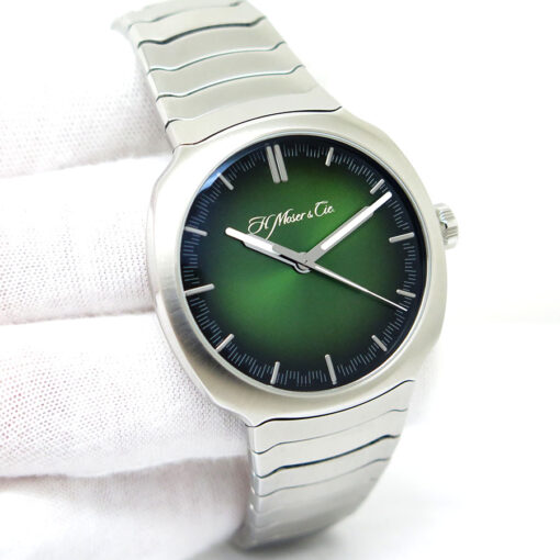 H. Moser & Cie 6200-1200 Streamliner Centre Seconds