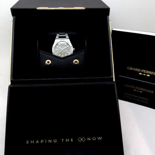 Alternative view of Girard Perregaux 81005 Laureato 38mm with Sage Green Dial (New Model)